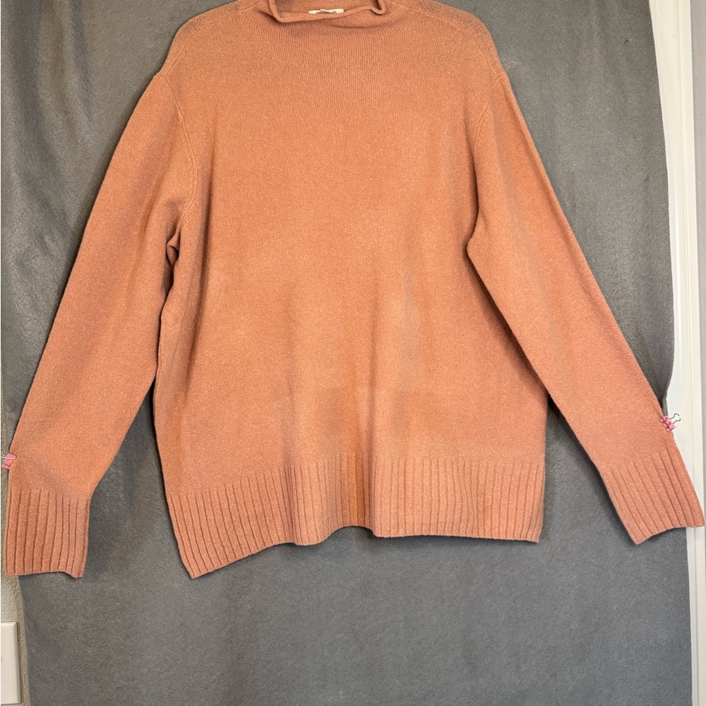Women's Cozy Sweater in Pink. Excellent condition.